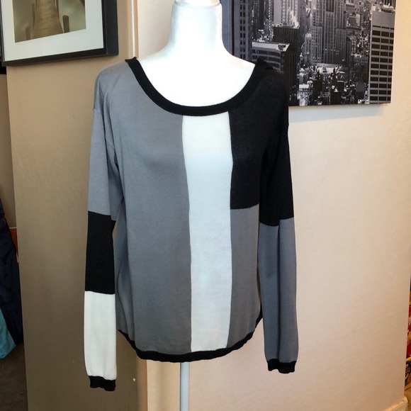 Alice + Olivia Sweaters - HP 🎉 Alice + Olivia Sweater